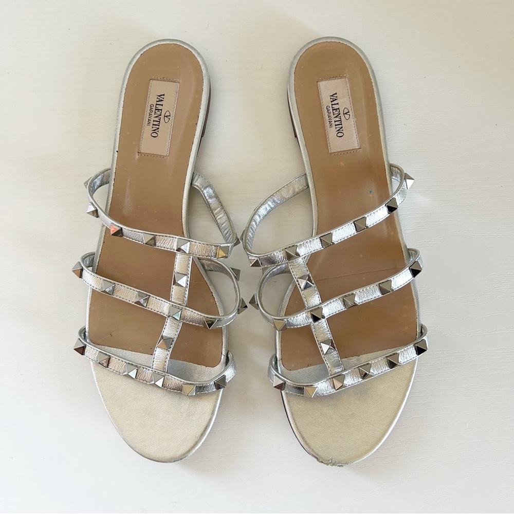 Valentino Garavani Silver Rockstud Flat Sandals Size EU 40.5 Strappy Slides